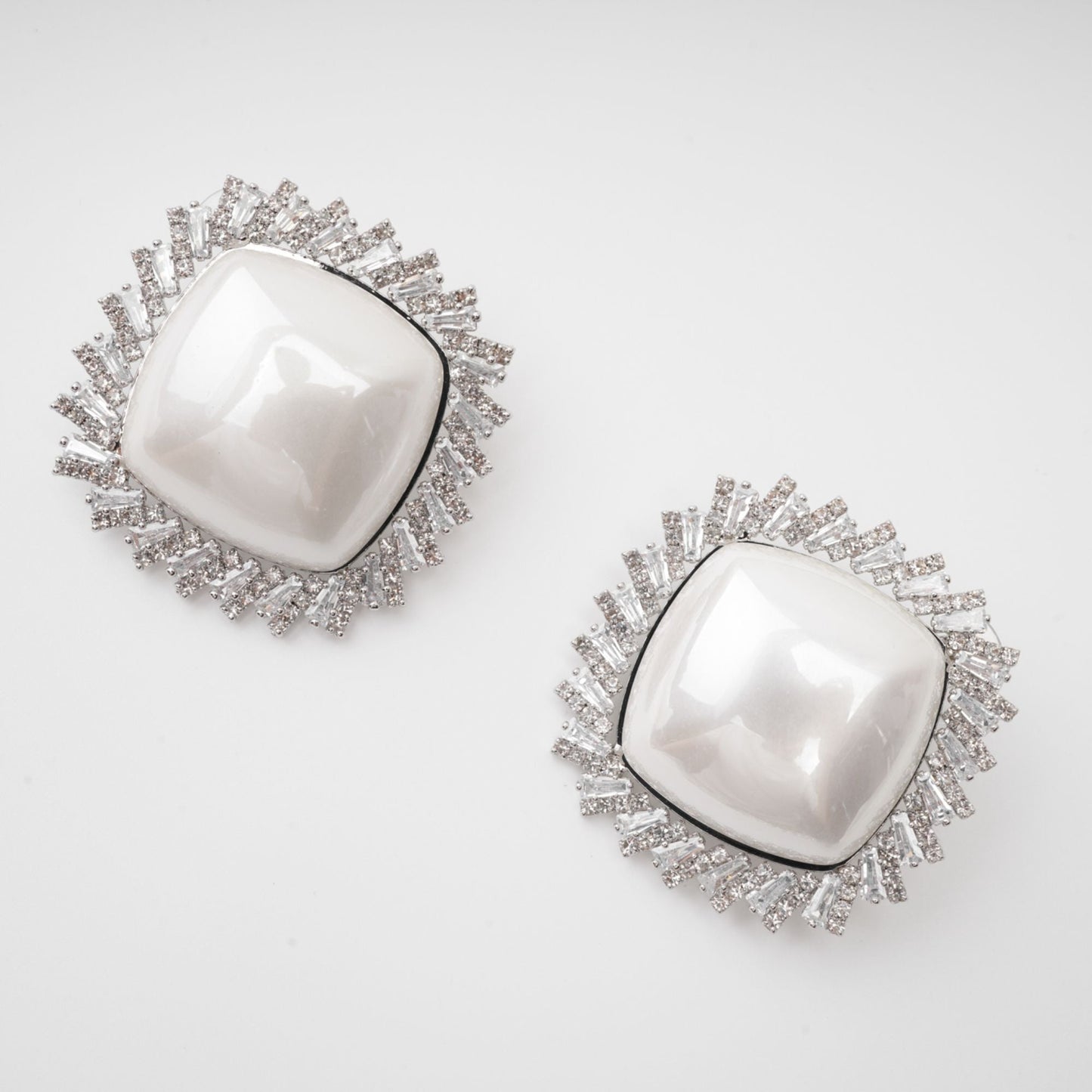 Marilyn crystal-embellished stud earring